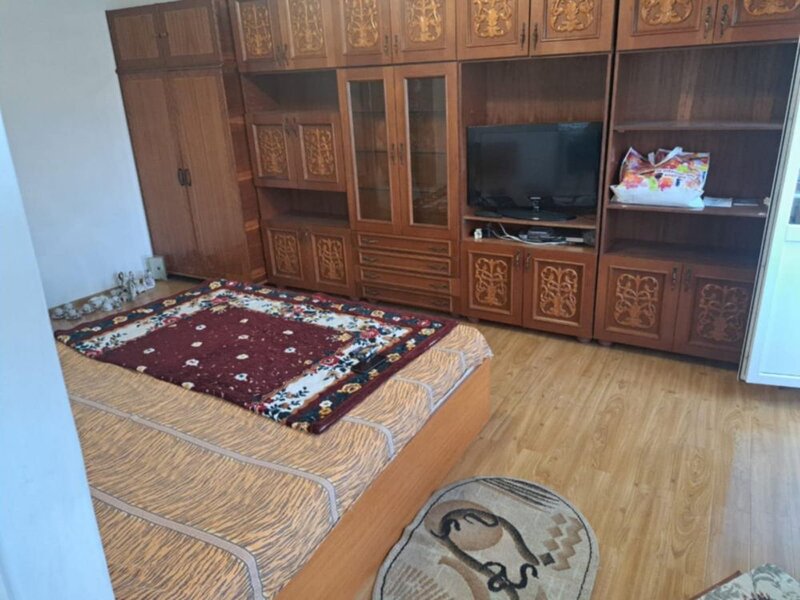 Rahova, parc Sebastian, str. Motoc, bloc din 1990