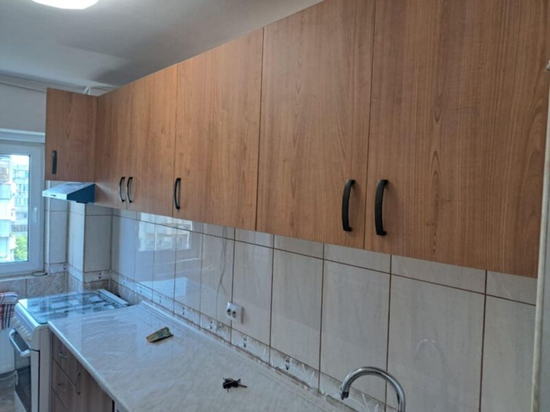 Rahova, parc Sebastian, str. Motoc, bloc din 1990